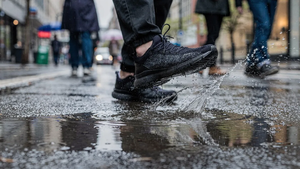 A Guide To Water Resistant Sneakers for City Walking
