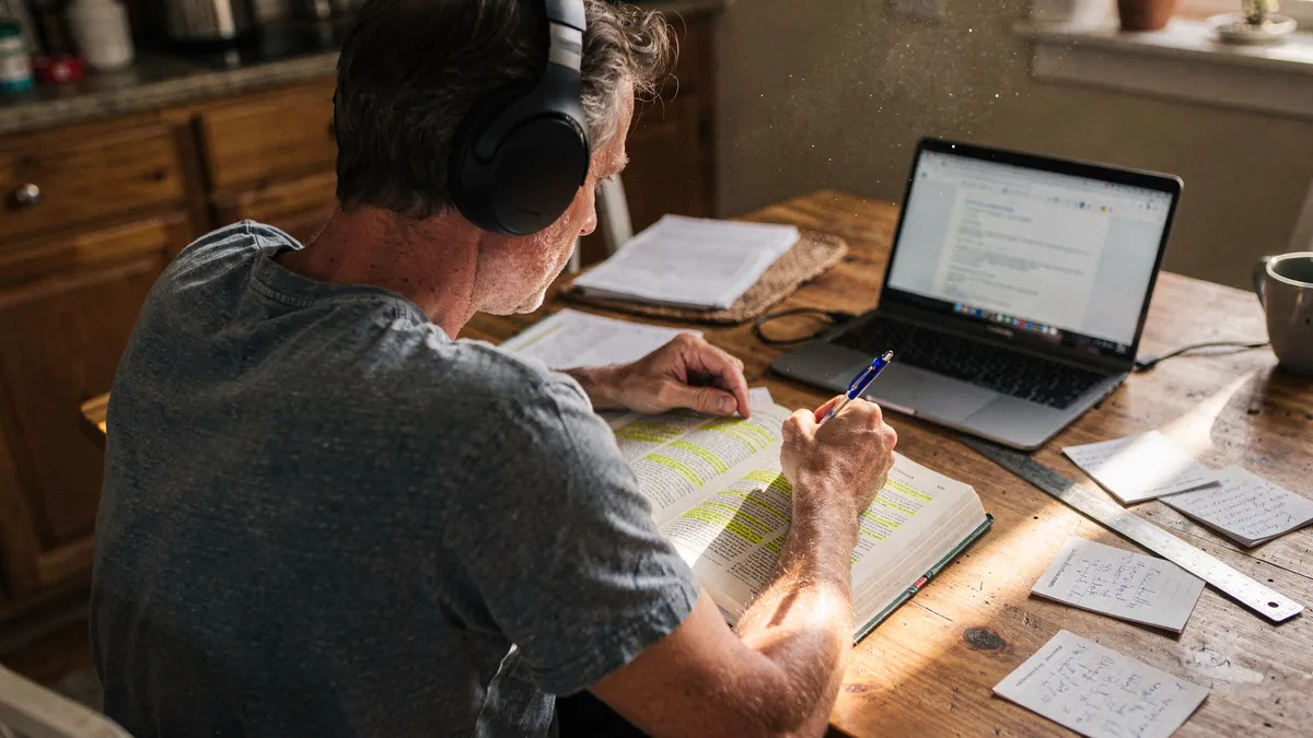 A Guide To Noise Reducing Headphones for Focused Study