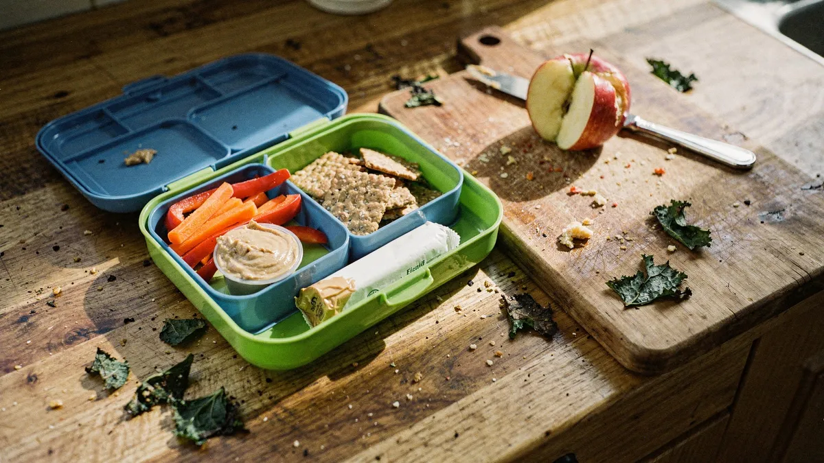 A Guide To Healthy Snack Boxes for School Lunches